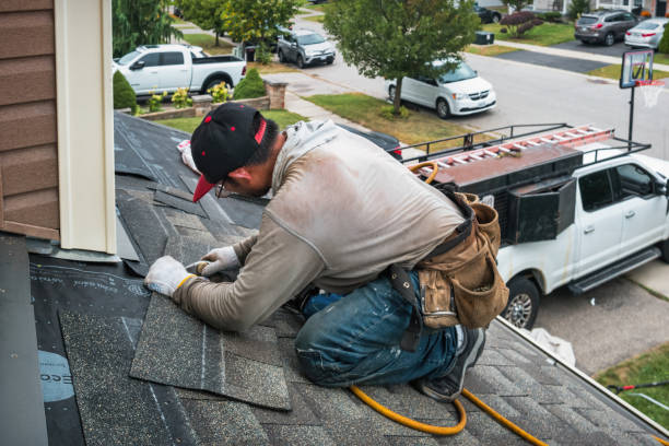Professional Roofing technician working in Havana, IL